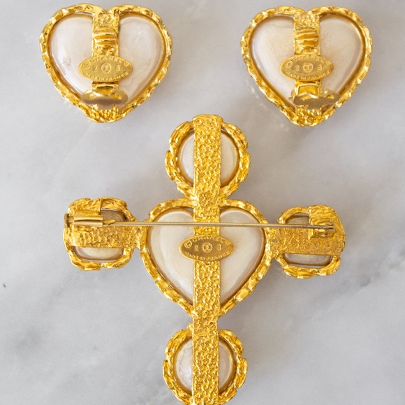 Chanel Vintage S/S1992 Pearl Heart Gold Collection 28 Clip Earrings Brooch Set - Picture 12 of 13